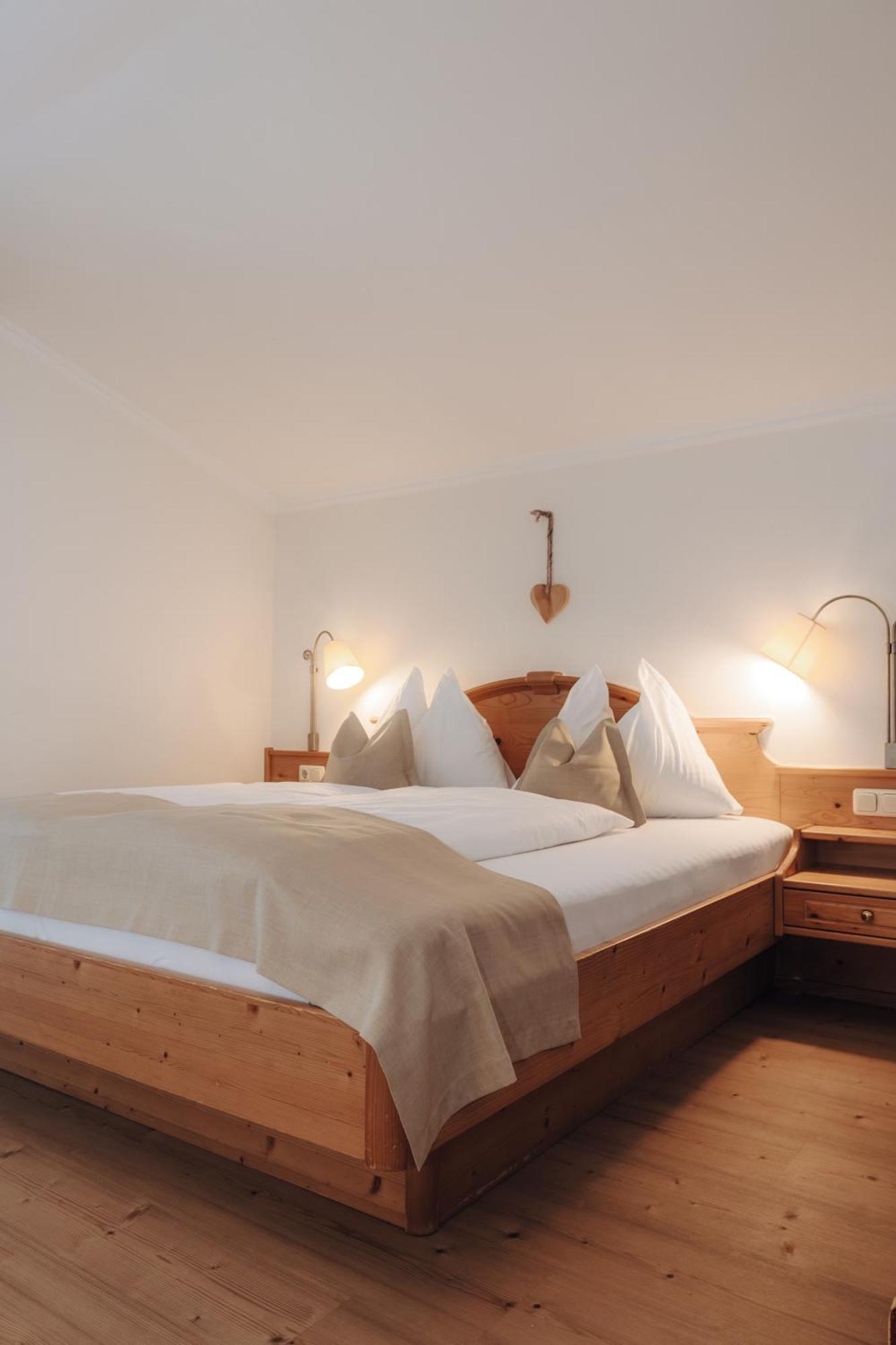 Hotel Krone กรอสซาร์ล ภายนอก รูปภาพ
